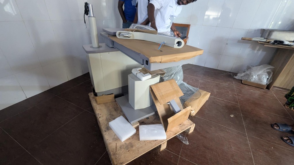 On-site installation of an ophthalmic consultation unit